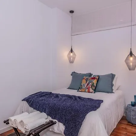 Apartment Beato Design Riverbank Retreat